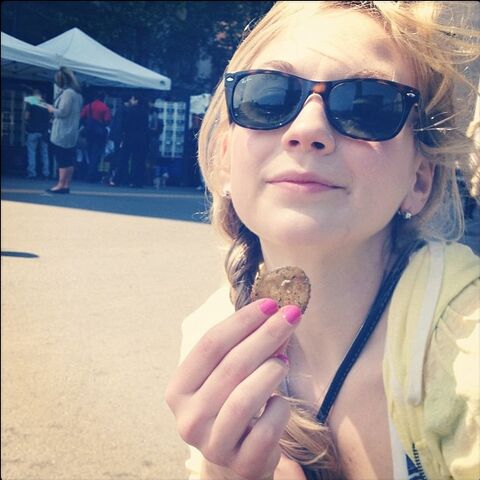 File:EmilypickledtomatoKinney.jpg