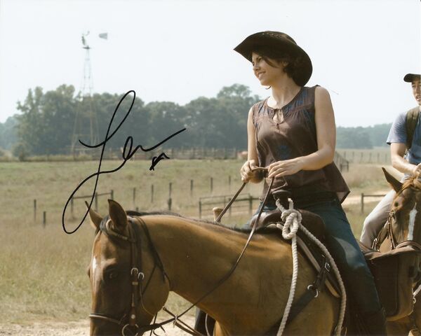 File:Lauren Cohan autograph.jpg