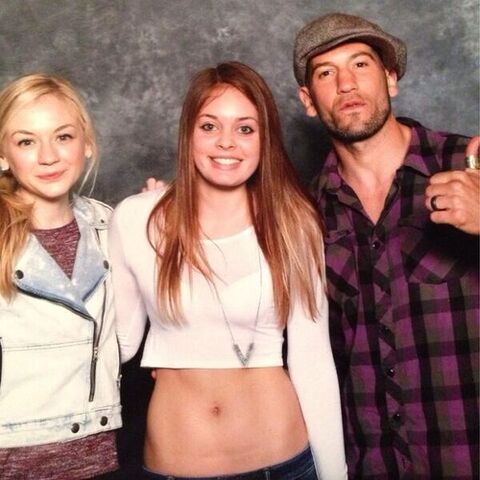 File:Emily with a sexy girl fan and Jon.jpg