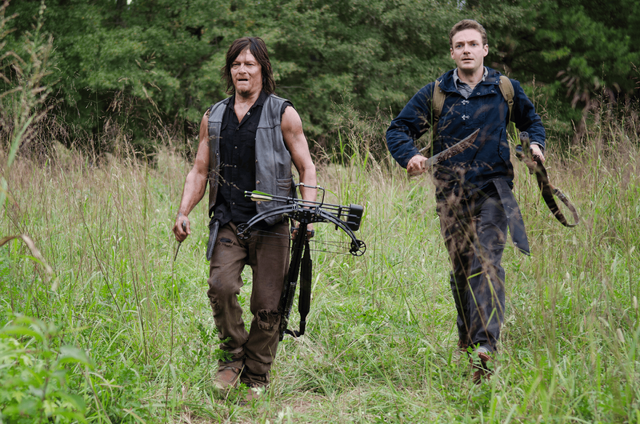 File:AMC 513 Daryl Aaron Chasing.png
