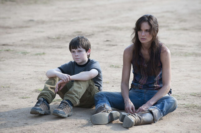 File:Episode-8-carl-lori.jpg