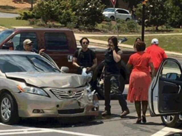 File:TWD StevenYeun&NormanReedus-Car Accident.jpg