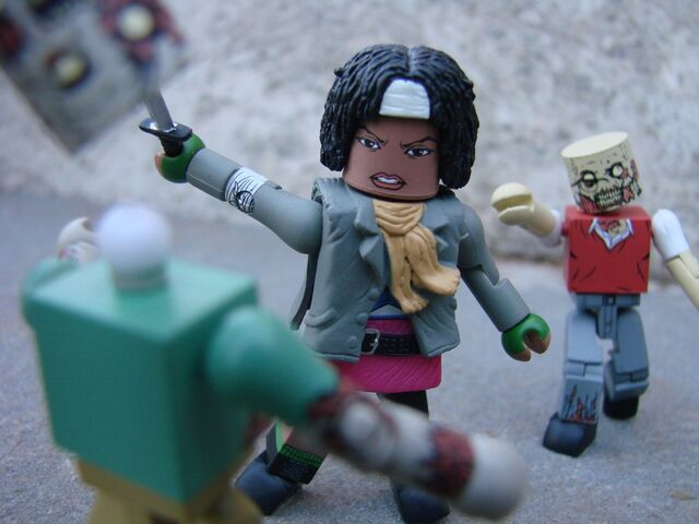File:Walking-Dead-Mini-Amazon-03.jpg