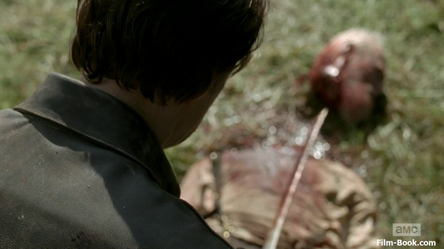 File:Davidmorrissey-hershel-decapitation-the-walking-dead-too-far-gone-01-1280x720.png