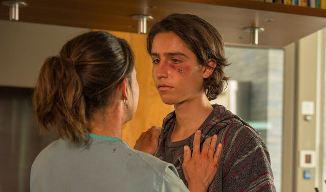 File:Fear-the-walking-dead-episode-106-christopher-henrie-interview-1200.jpg