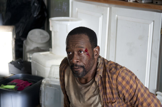 File:Walking-Dead-312-bts-a.jpg