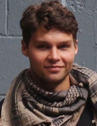 File:Protestor 1x02.jpg