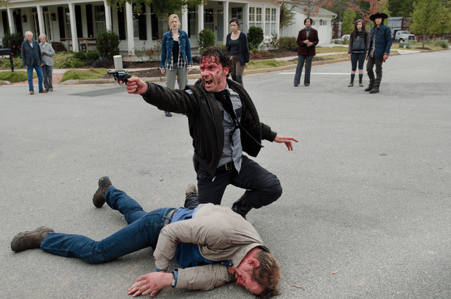 File:AMC 515 Rick Draws Gun.png