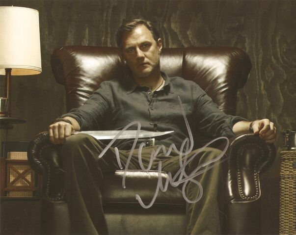 File:David Morrissey autograph.jpg