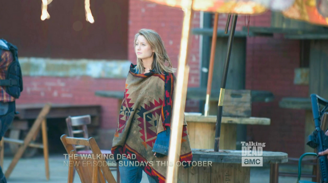 File:Poncho girl standing.png