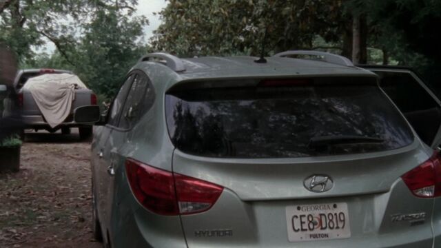 File:Two vehicles.jpg