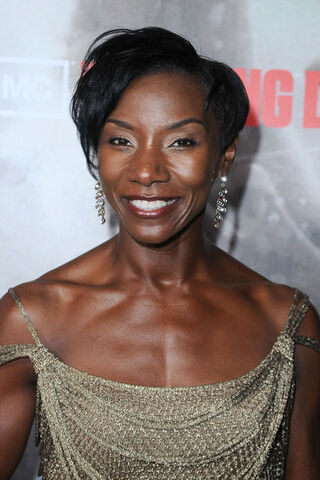 File:Jeryl+Prescott+Premiere+AMC+Walking+Dead+Arrivals+XWmFVSYnaEZl.jpg