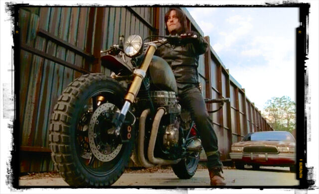 File:Peri-2-daryl-dixon-motorcycle-2-the-walking-dead-spend.jpeg