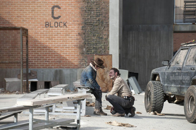File:The-Walking-Dead-Season-3-FinalTemporada Rick Carl.jpg