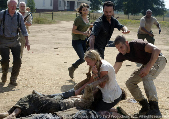 File:Episode-8-beth-walker.jpg