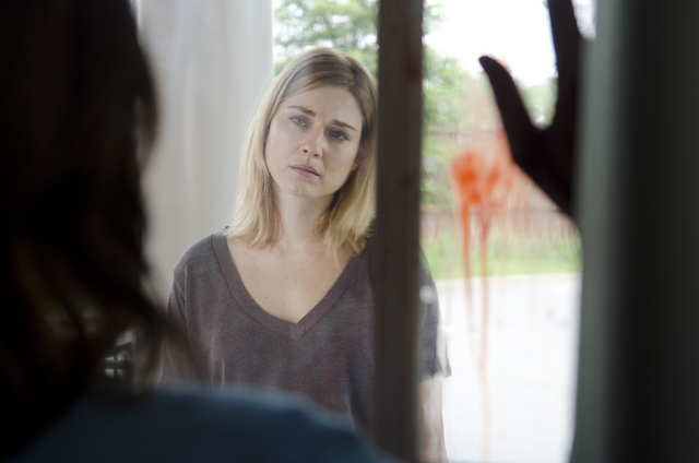 File:AMC 605 Jessie Observes Walker.png