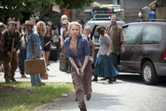 File:Laurie-holden-andrea-walking-dead-the-suicide-king-season-3-amc.jpg