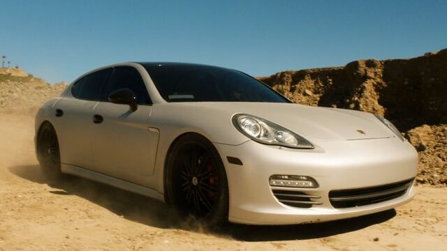 File:I912350 as 2010 Porsche Panamera (Fear The Walking Dead).jpg