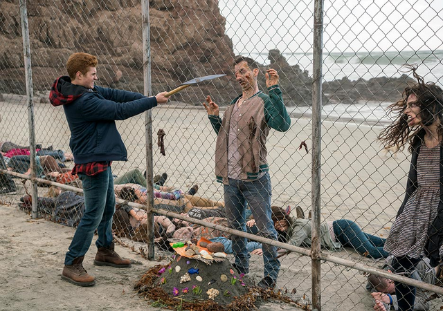 File:FTWD 202 Seth Dispatches Walkers.png