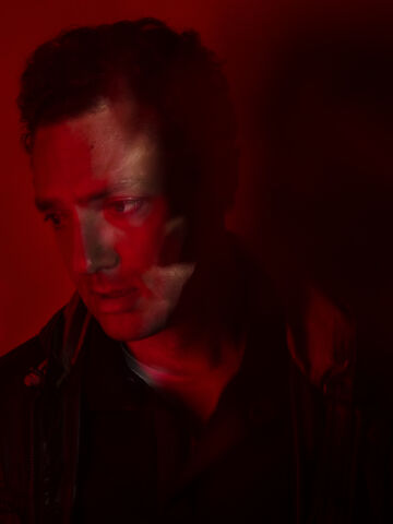 File:TWDAaron-Season7-Red.jpg