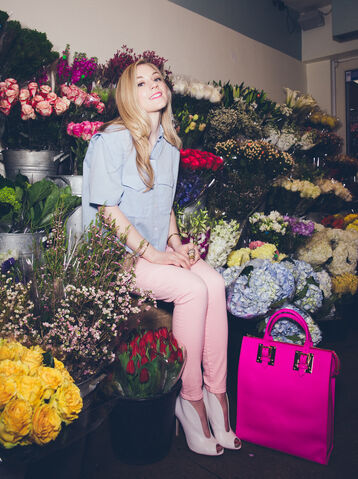 File:Emily Kinney surrounded by flowers with cute clothing shes like a humble princess.jpg