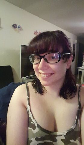 File:Beth Dyed Hair.jpg