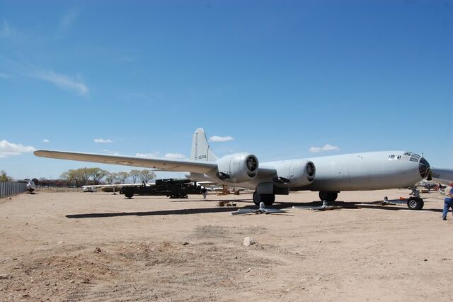 File:B-29 45-21748 ABQApr0910.jpg