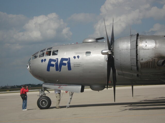 File:Air show fifi 005.jpg