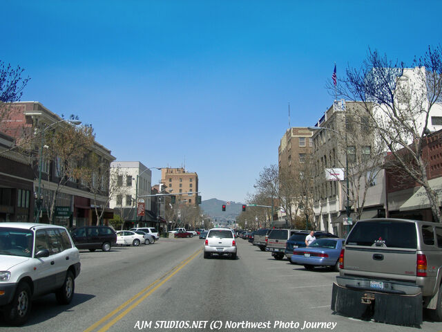 File:Ajmstudioswenatcheemainroad.jpg