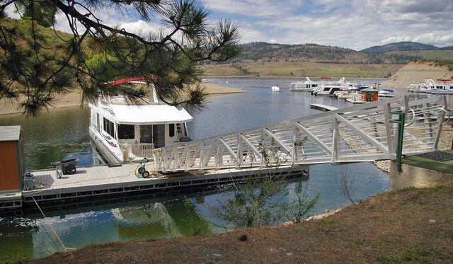 File:Ajmsevensbaymarinawa17.jpg