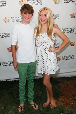 File:Peyton+List+Elizabeth+Glaser+Pediatric+AIDS+nfK4IzxMbKUl.jpg