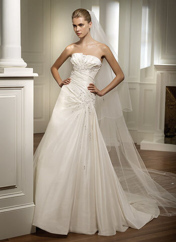 File:Designer wedding dresses 024.jpg