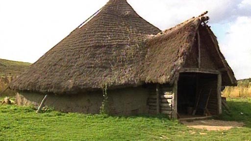 File:CelticRoundHouse.jpg