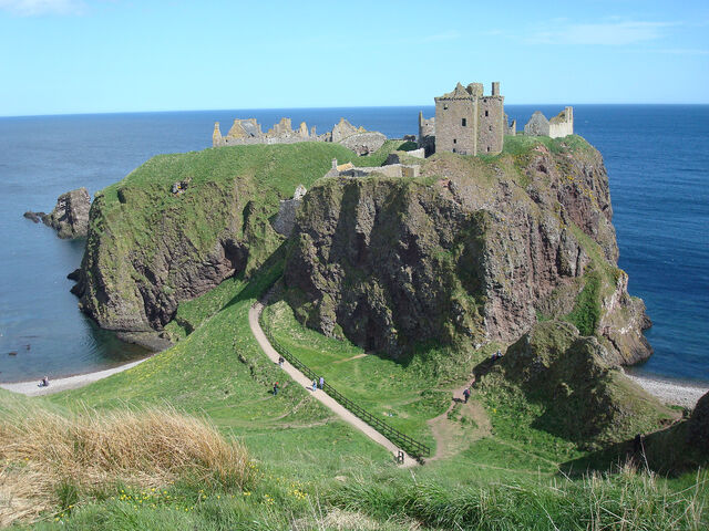 File:Dunnottar Castle 2.jpg