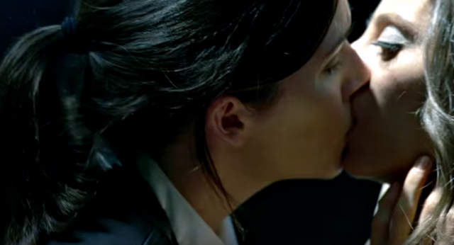 File:Elisie kiss.png