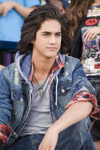 File:600full-avan-jogia.jpg