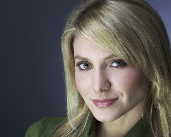 File:Laura Woyasz.jpg