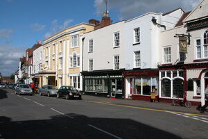 UptonUponSevernHighStreet(PhilipHalling)Apr2006