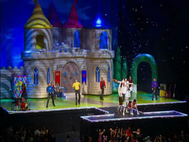 File:Hoop-Dee-Doo-2007Live.jpg