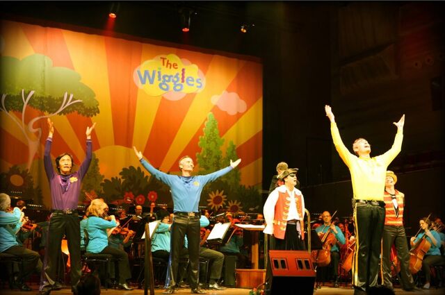 File:TheNonrealisticWigglyHumansinTheMelbourneSymphonyOrchestra.jpg