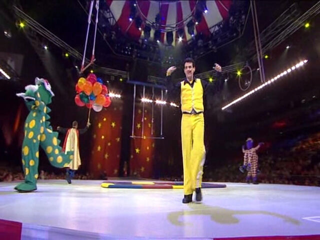 File:TheShimmieShake-2009LivePrologue.jpg