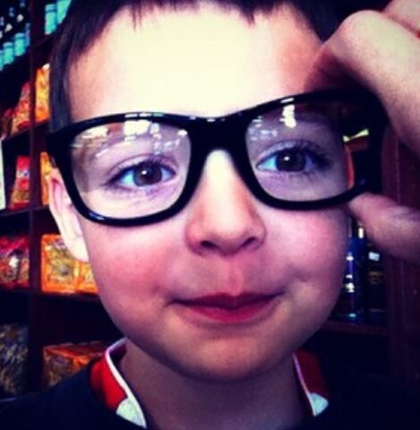 File:Antonioglasses.jpg