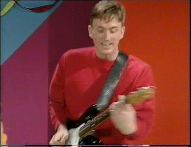 File:MurrayPlayingFenderStratocasterGuitarinYummyYummy.jpg
