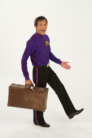 File:JeffholdingSuitcase.jpg