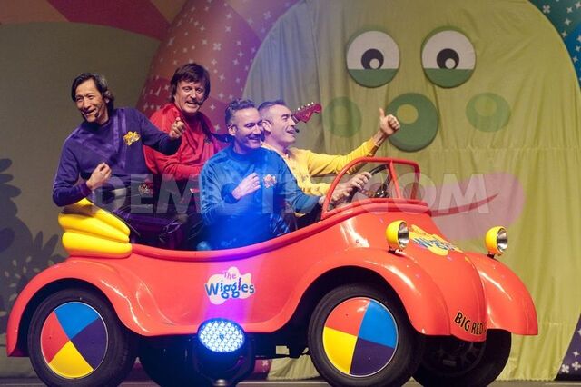File:Wiggleslive2012.jpg