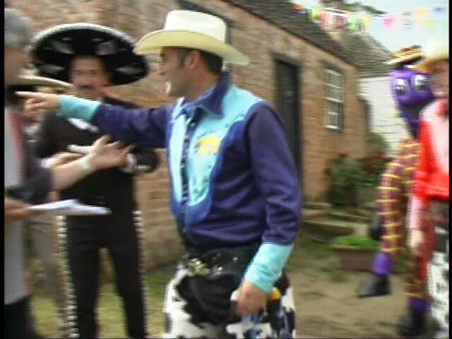 File:AnthonyandHenryinColdSpaghettiWestern-BehindtheScenes.jpg