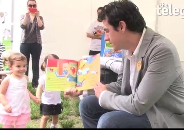 File:Eloiseandsamreading.jpg