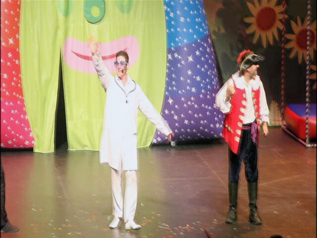 File:Dr.KnickerbockerandCaptainFeathersword.jpg