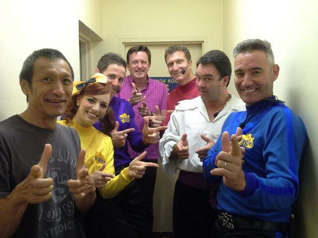 File:Jeffmurrayandpaulwiththewiggles.jpg