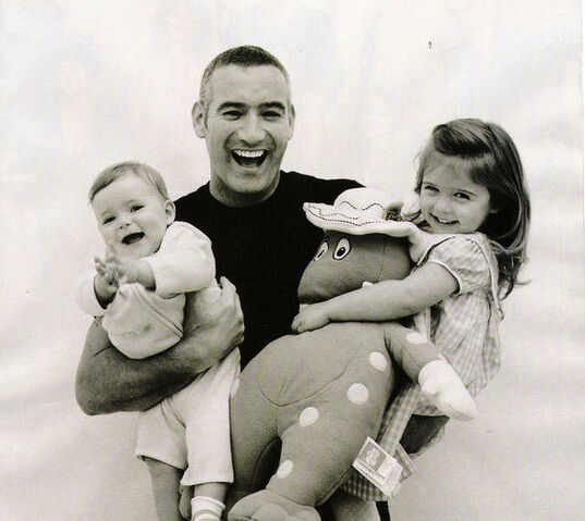 File:Anthony,LuciaandMariaField.jpg